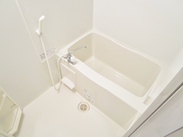 バス・シャワールーム　同建物の別号室のお写真です。