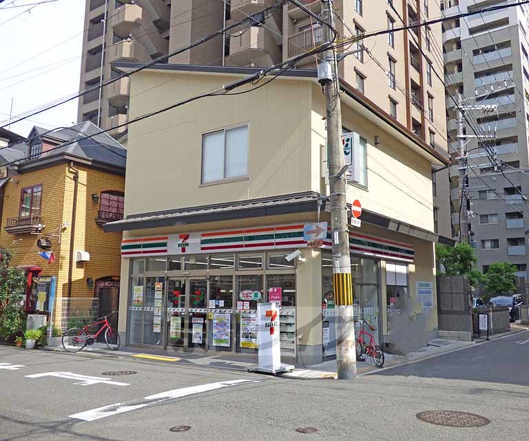 コンビニ　セブンイレブン京都東洞院押小路店（コンビニ）まで110m