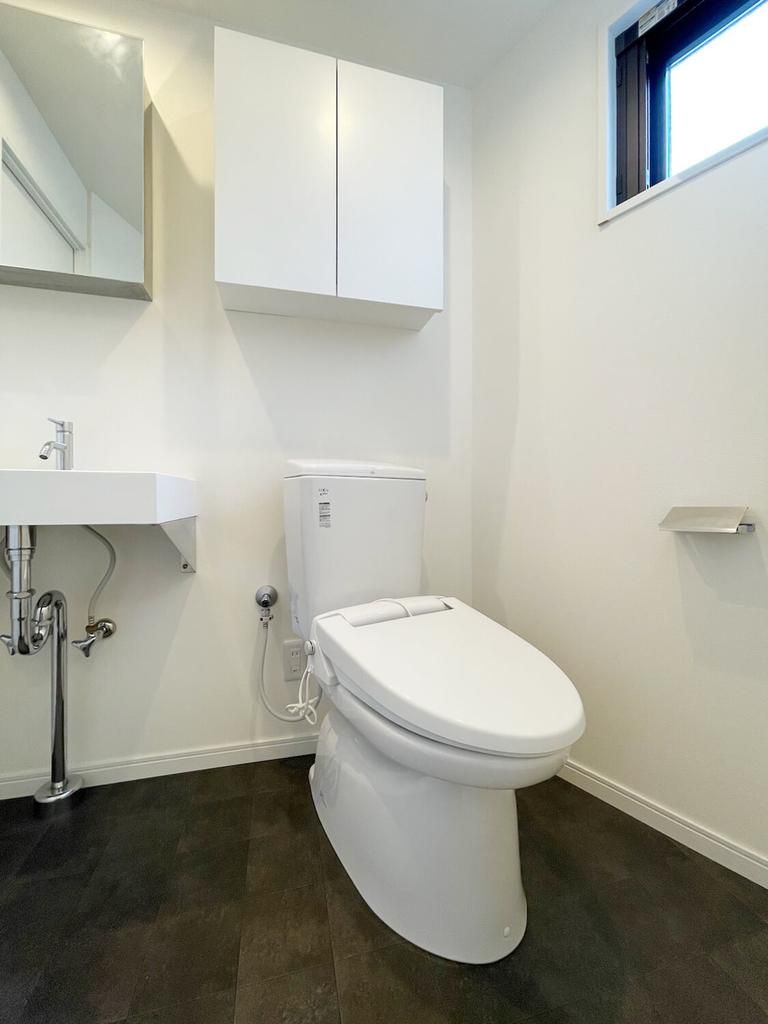 トイレ　※別部屋の参考写真です。