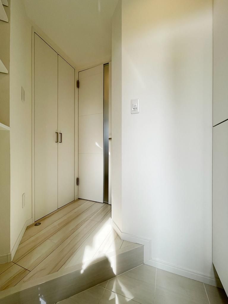 玄関　※別部屋の参考写真です。