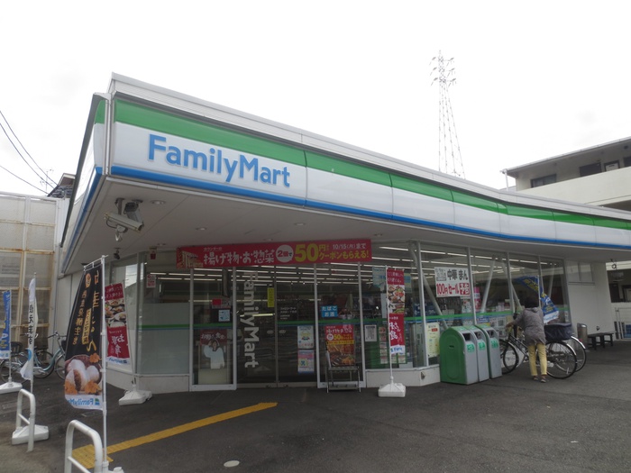 コンビニ　ファミリーマート（コンビニ）まで230m