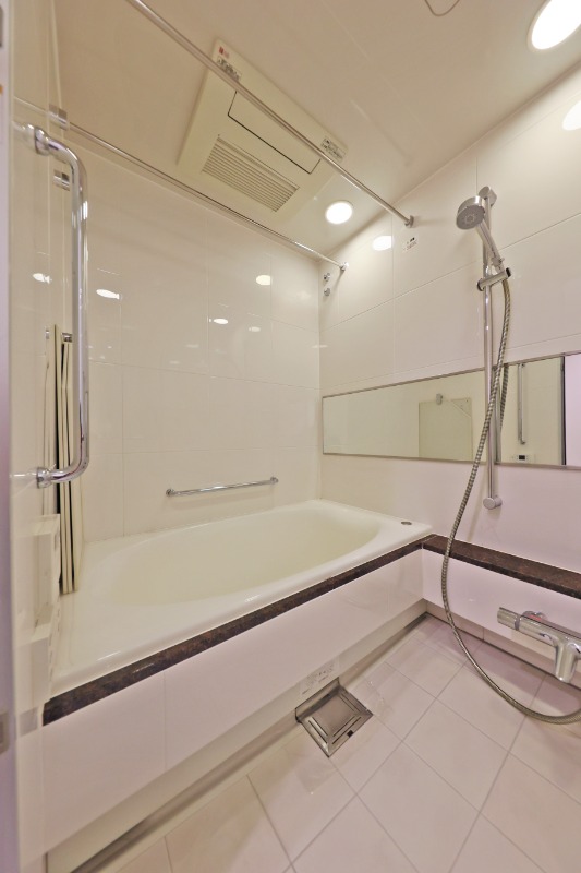 バス・シャワールーム　バスルーム