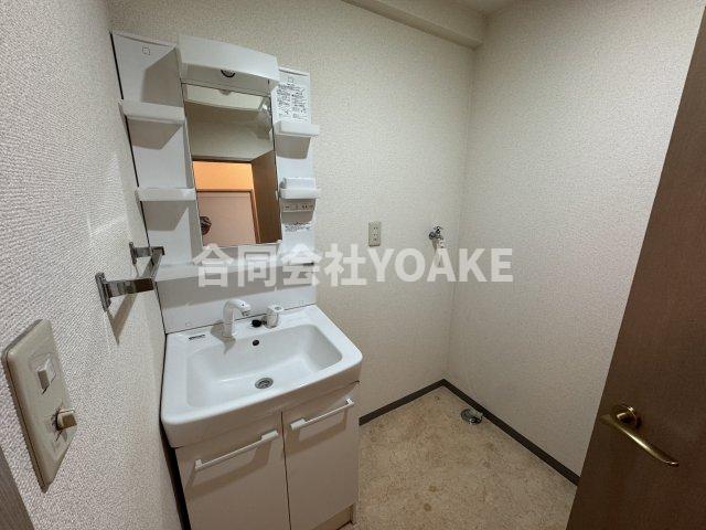 洗面設備　画像は別部屋のものです。相違がある場合、現況優先。