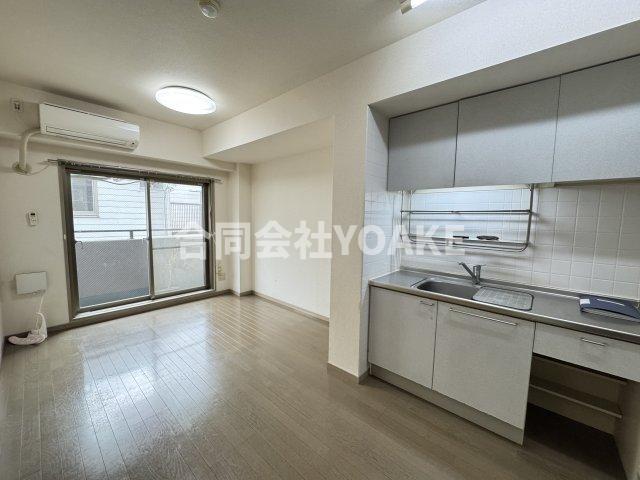 居室・リビング　画像は別部屋のものです。相違がある場合、現況優先。