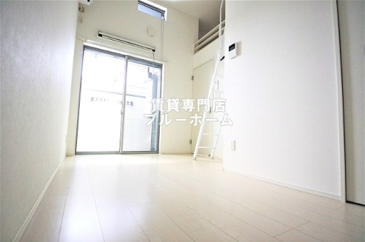 居室・リビング　リビング吹き抜け！