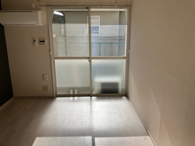 居室・リビング　明るい洋室です