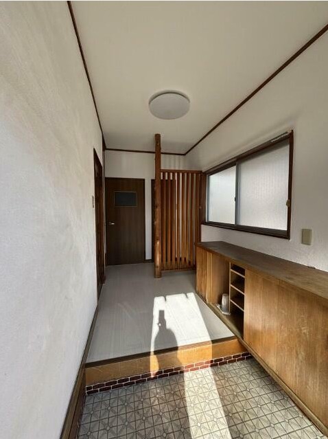 金屋戸建ての玄関写真
