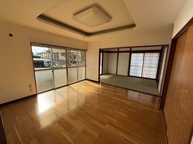 金屋戸建ての居間写真