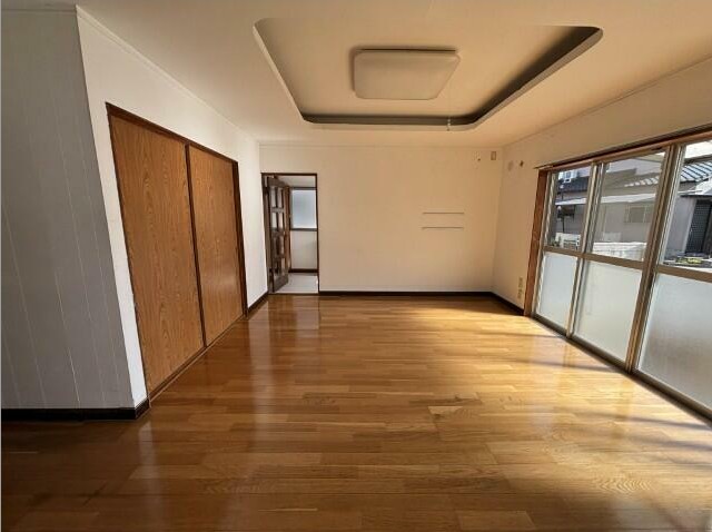 金屋戸建ての居間写真