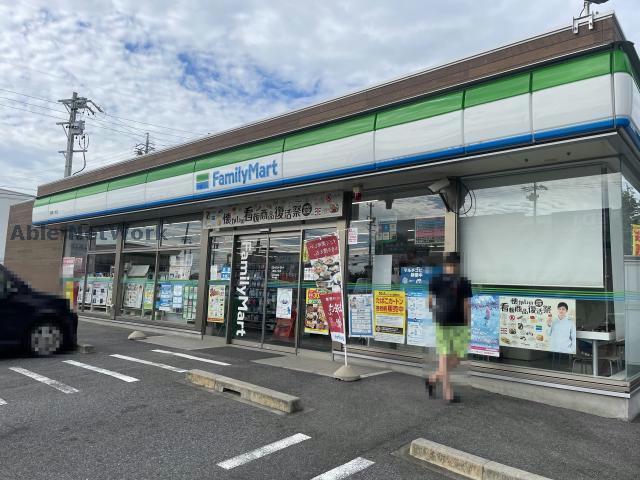 コンビニ　ファミリーマート緑滝ノ水店（コンビニ）まで678m