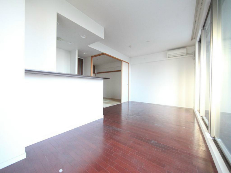 バルコニー　LDK16帖　和室5.5帖とつなげても仕切っても使えます