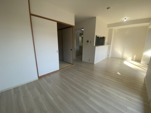 居室・リビング　南向きで日当たり良好なリビングです。