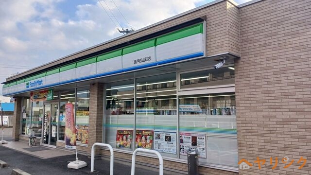 コンビニ　ファミリーマート（コンビニ）まで400m