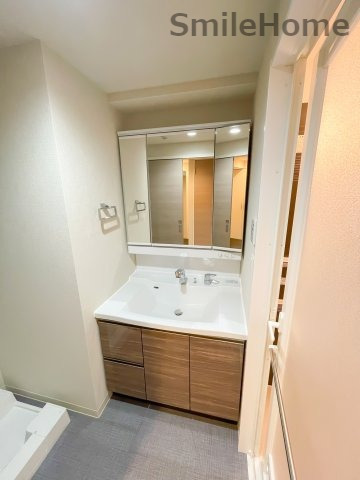 洗面設備　オシャレな独立洗面台ですね