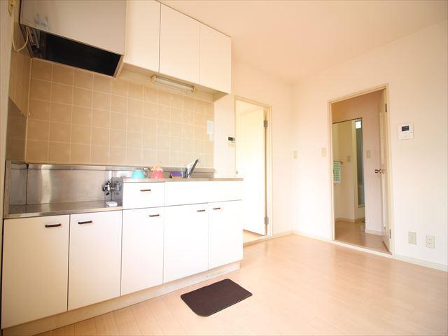 キッチン　小窓で換気も楽々！