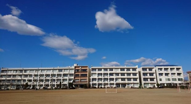 中学校　下稲吉中学校（中学校）まで650m