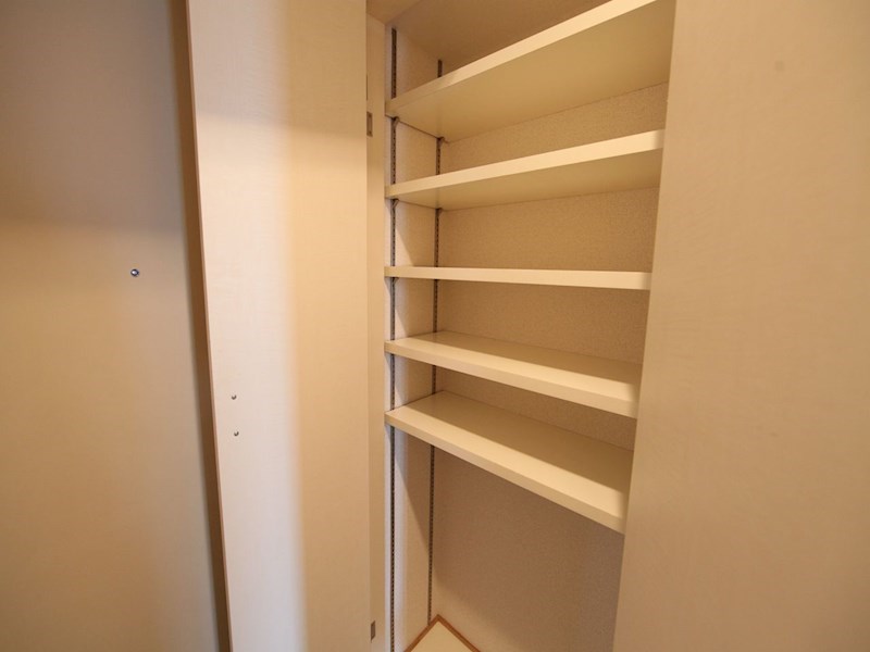 玄関　玄関　シューズボックス付（収納充実してます）