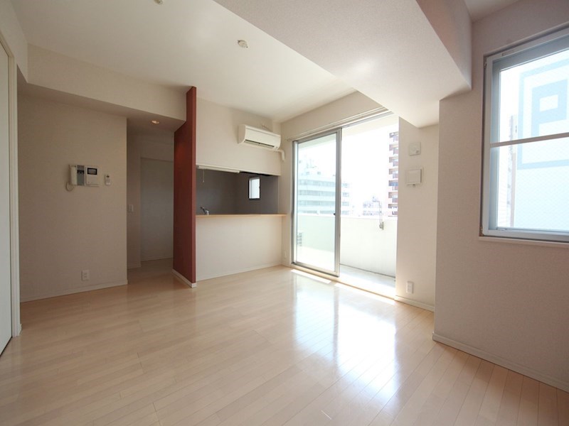 居室・リビング　ＬＤＫ12.7帖　カウンターキッチン　エアコン付　バルコニー