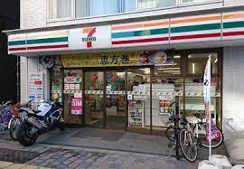 コンビニ　セブンイレブン新宿大久保1丁目店（コンビニ）まで302m