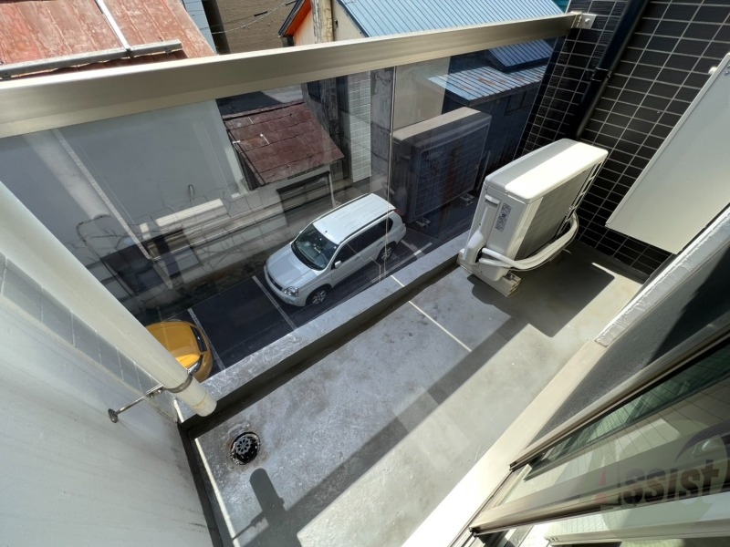 バルコニー　バルコニーです。洗濯物を干すもよし、一息つくもよしですね。