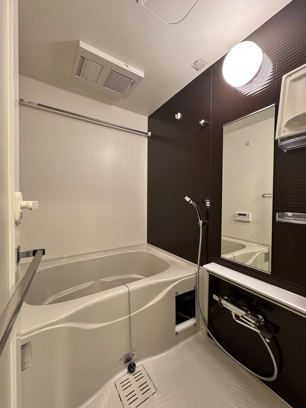 バス・シャワールーム　落ち着いた空間のお風呂です