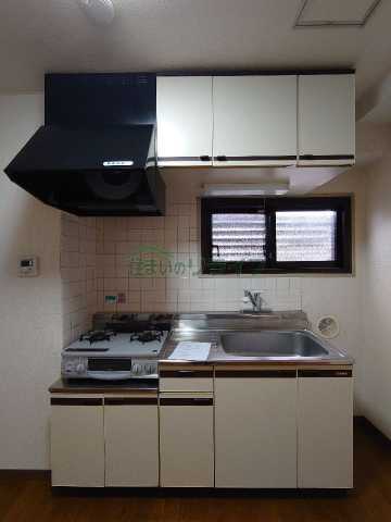 キッチン　ラ・カーサモモイ