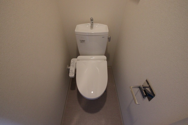 トイレ　※別室の参考写真の為、現況優先です。