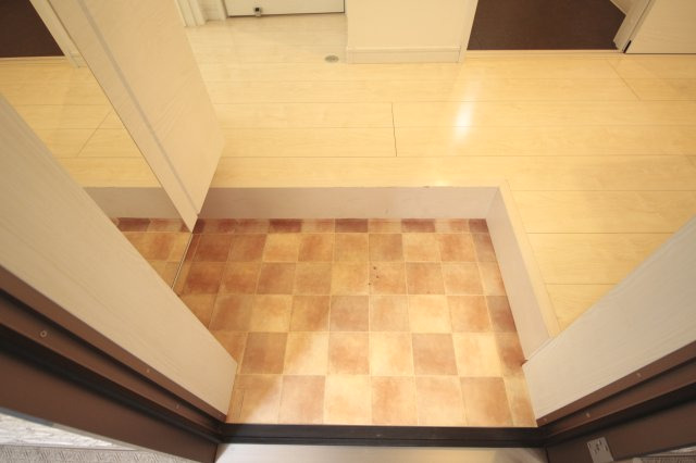 玄関　下駄箱完備！たっぷり入ります