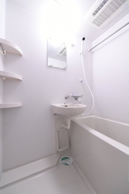 バス・シャワールーム　★洗面台付きバスルーム★