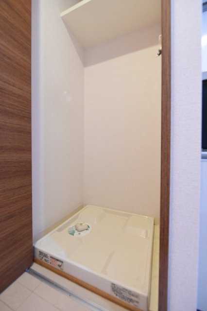 その他設備　★洗濯機置き場、扉付きで音も軽減★