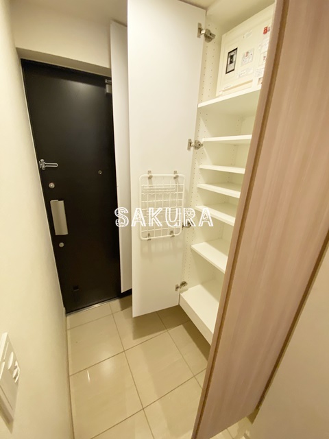 玄関　収納豊富なシューズボックスです♪