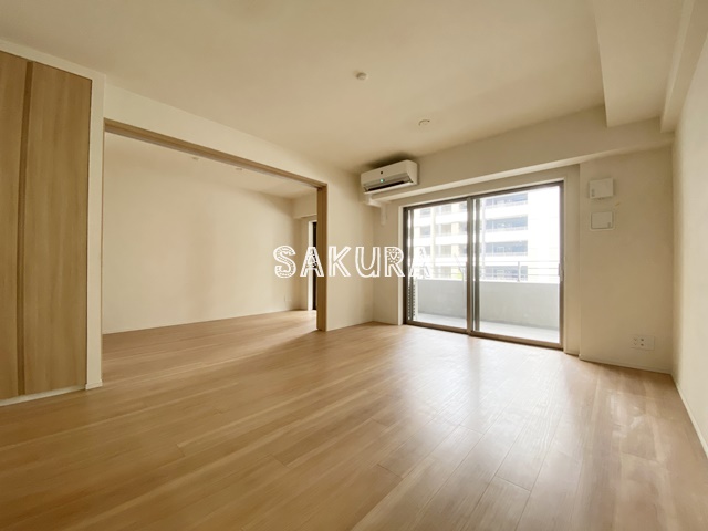 居室・リビング　こちらのリビングで趣味の時間をお楽しみください♪