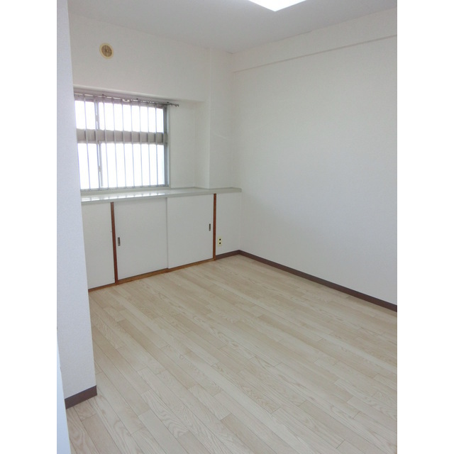 その他　洋室約４．８帖