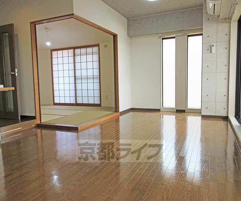 居室・リビング　開放感のある広い室内です・