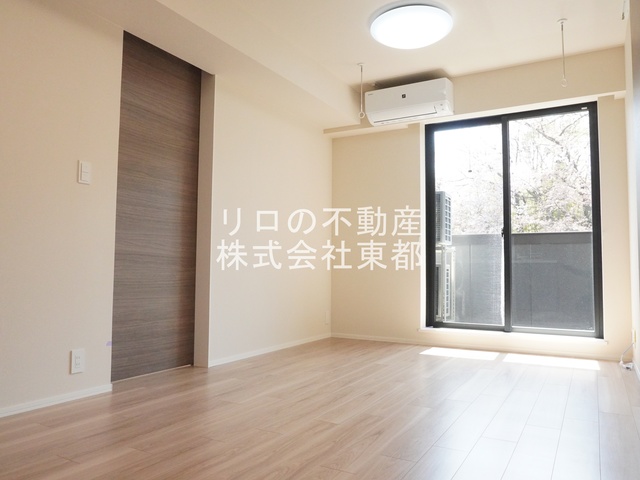 居室・リビング　自由に家具を配置できる広々としたリビングダイニングです♪