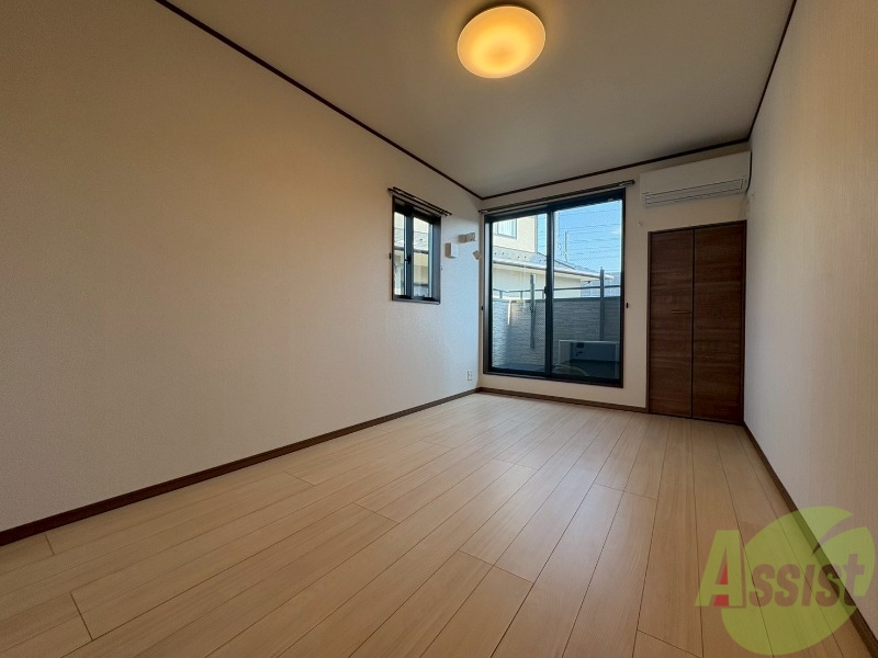 居室・リビング　７．５帖の洋室です。お部屋を広く使えます。