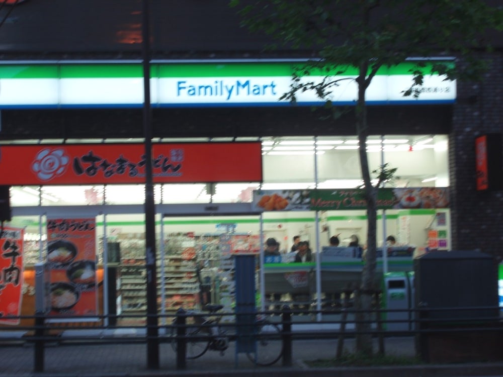 コンビニ　ファミリーマート水道橋西通り店（コンビニ）まで118m