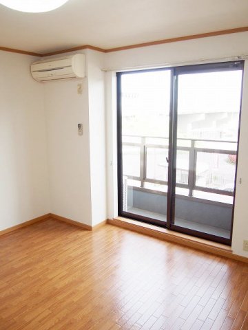 居室・リビング　ゆったり過ごせる居間です