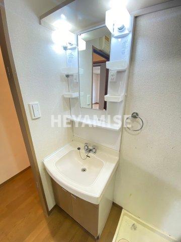 洗面設備　※同物件別室反転間取りの写真です。※現況を優先します。