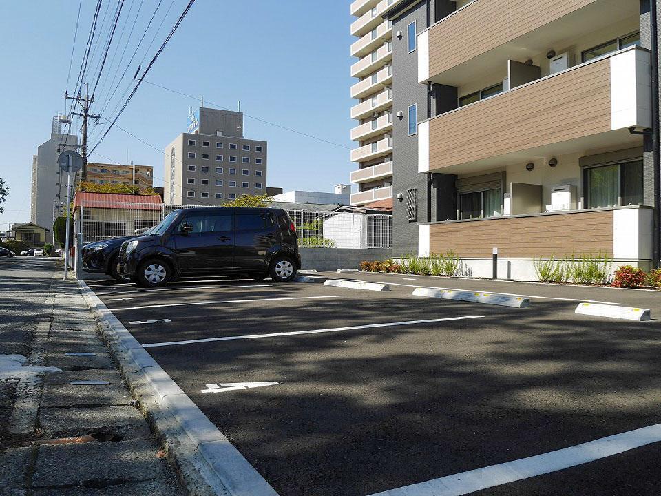 ロビー　駐車場