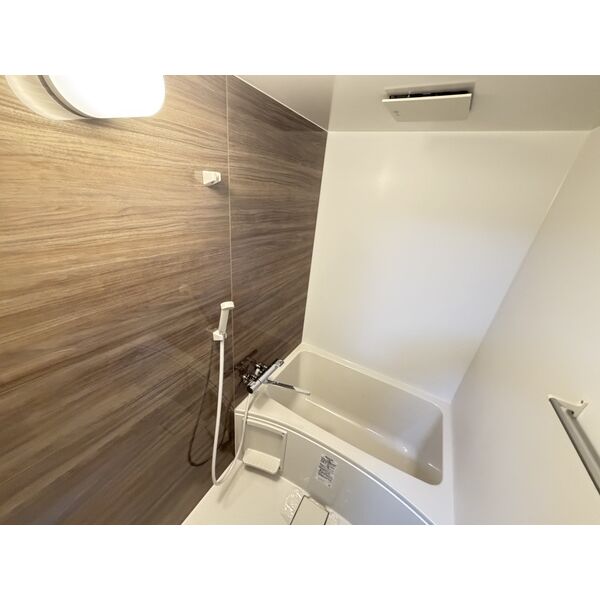 バス・シャワールーム　※写真は同じマンションの違う部屋のものになります。