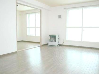 居室・リビング　使いやすい広々としたリビングです♪