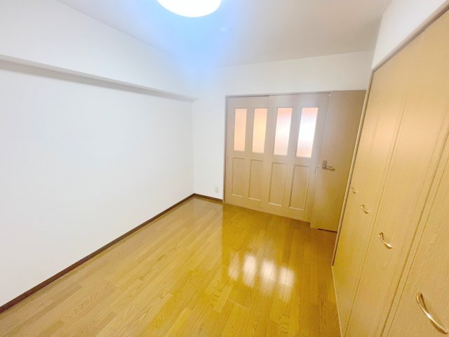 居室・リビング　落ち着いた雰囲気のこのお部屋でゆっくりお休みください。