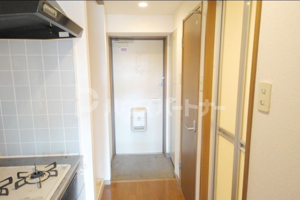 玄関　リフォーム中です。