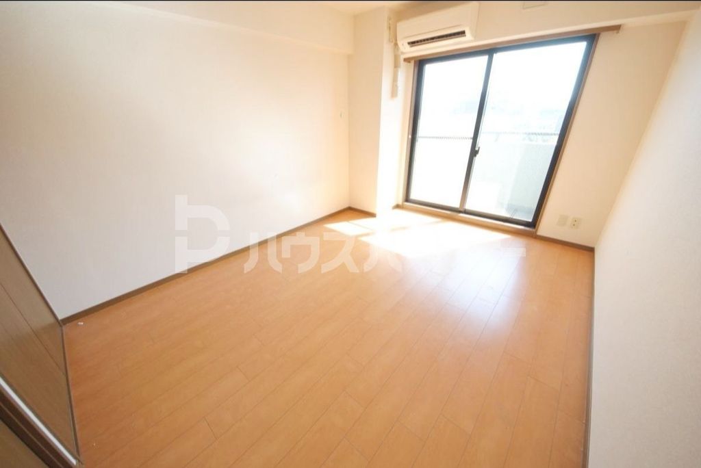 居室・リビング　リフォーム中です。