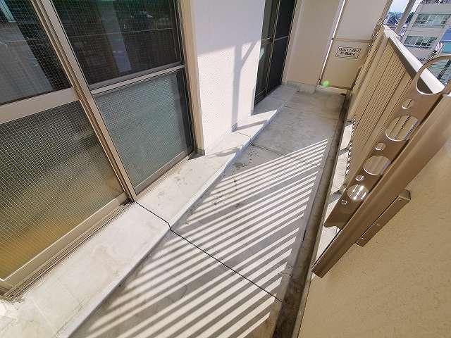 バルコニー　外からの目が気にならないバルコニーで洗濯物が干せます