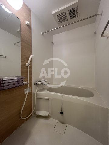 バス・シャワールーム　セレニテ三国プリエ　浴室