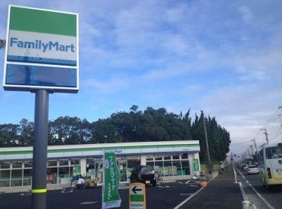 コンビニ　ファミリーマート茅ケ崎中島店（コンビニ）まで929m