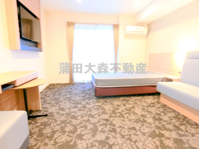 居室・リビング　洋室9.74帖　ホテルのようなカーペット敷き