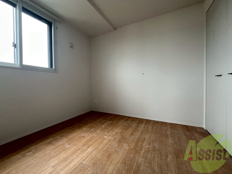 その他部屋・スペース　こちらのお部屋は光が差し込む、温かみのあるお部屋です。